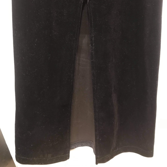 Sleeveless velvet dress with mockneck - Picture 4 of 7